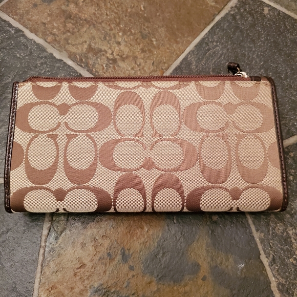Coach Brown Sig C Wallet Jacquard/Patent Leath - Picture 5 of 8